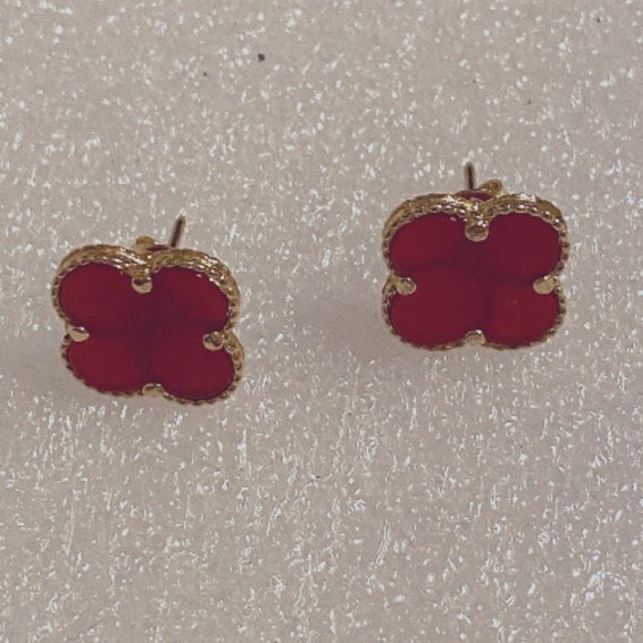 18kt solid gold red clover pushback stud earrings